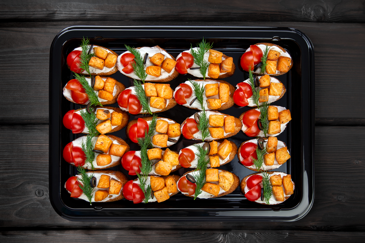 На 4-6 персон брускетта с сёмгой и сливочным сыром мини