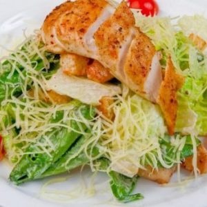 Салат Цезарь из курицы