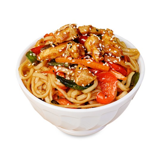 Wok с курицей, овощами и соусом