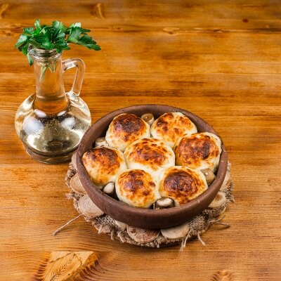 Грибные шапочки с сыром сулугуни