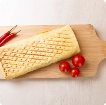 Шаурма в сырном лаваше с курицей