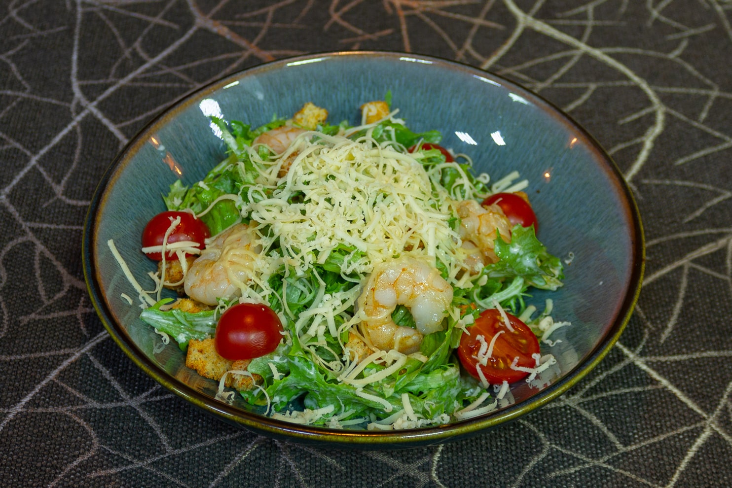 Салат Цезарь с креветкой