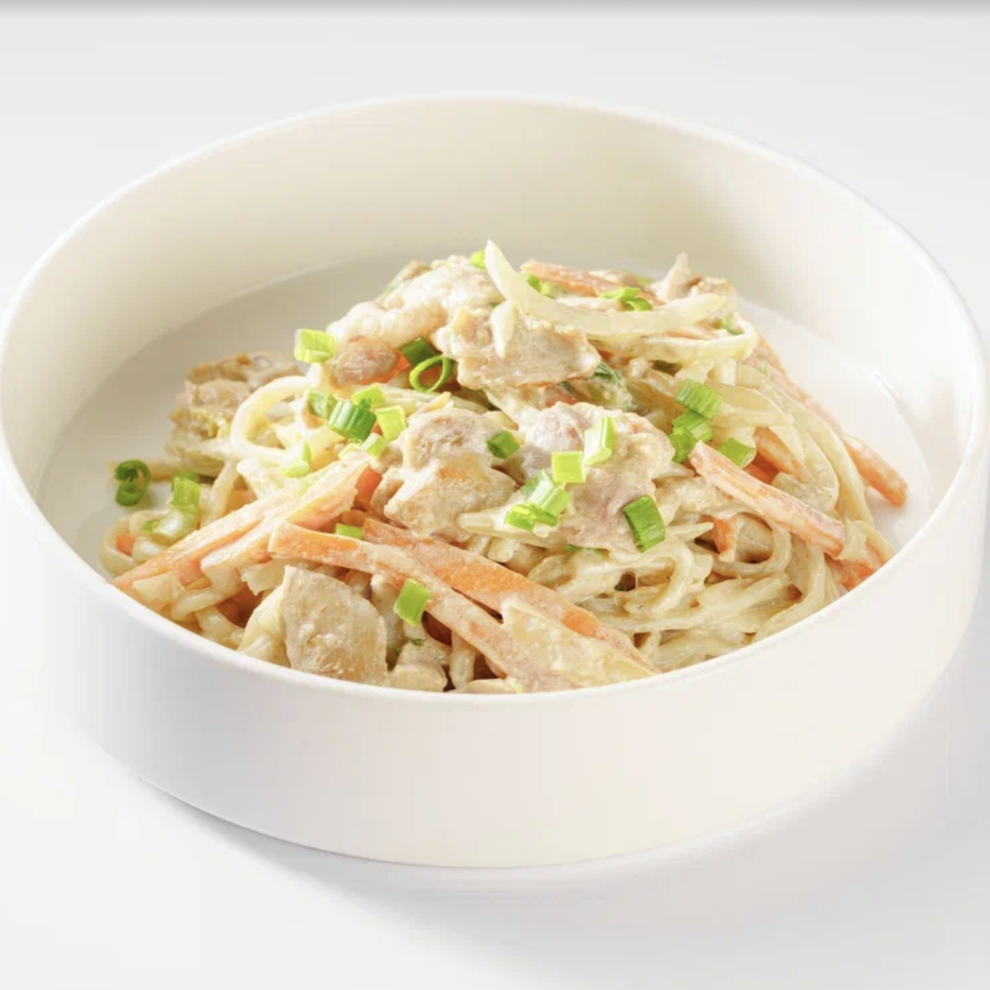 Сливочная лапша с курицей и беконом