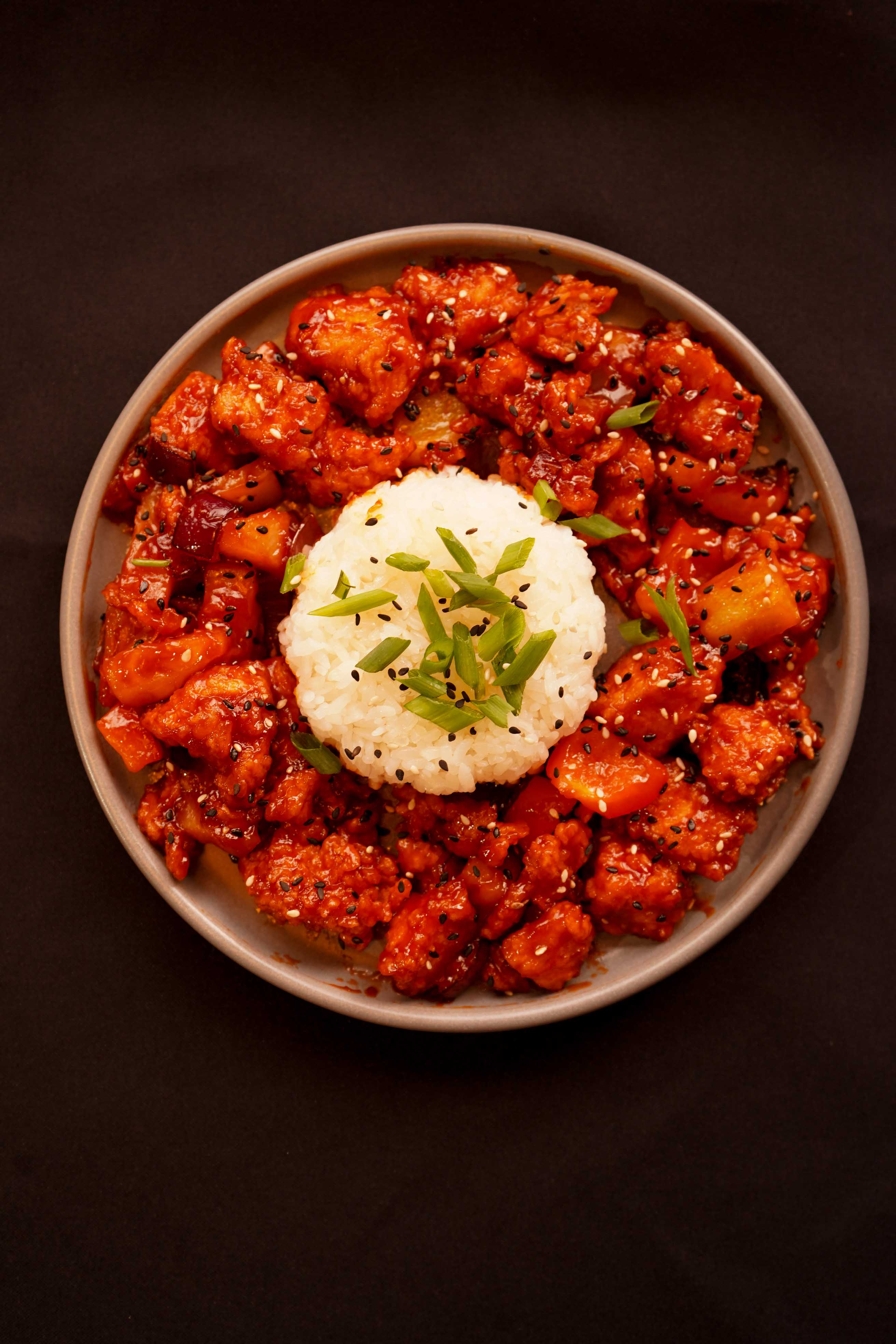 ЦЫПЛЕНОК В КИСЛО-СЛАДКОМ СОУСЕ С АНАНАСАМИ 