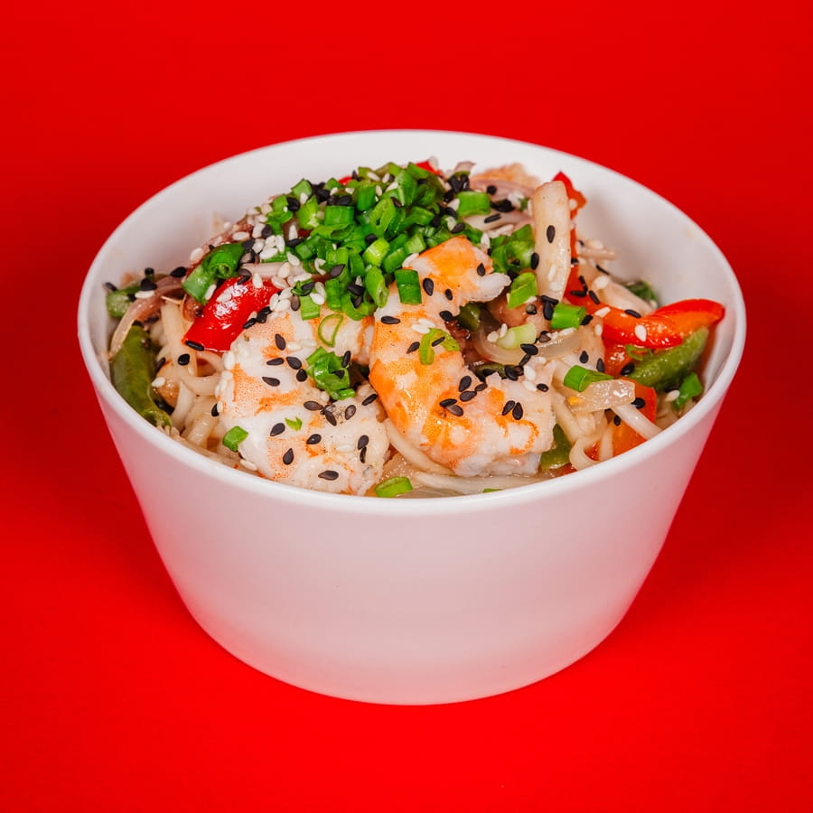 С морепродуктами и соусом сладкий чили