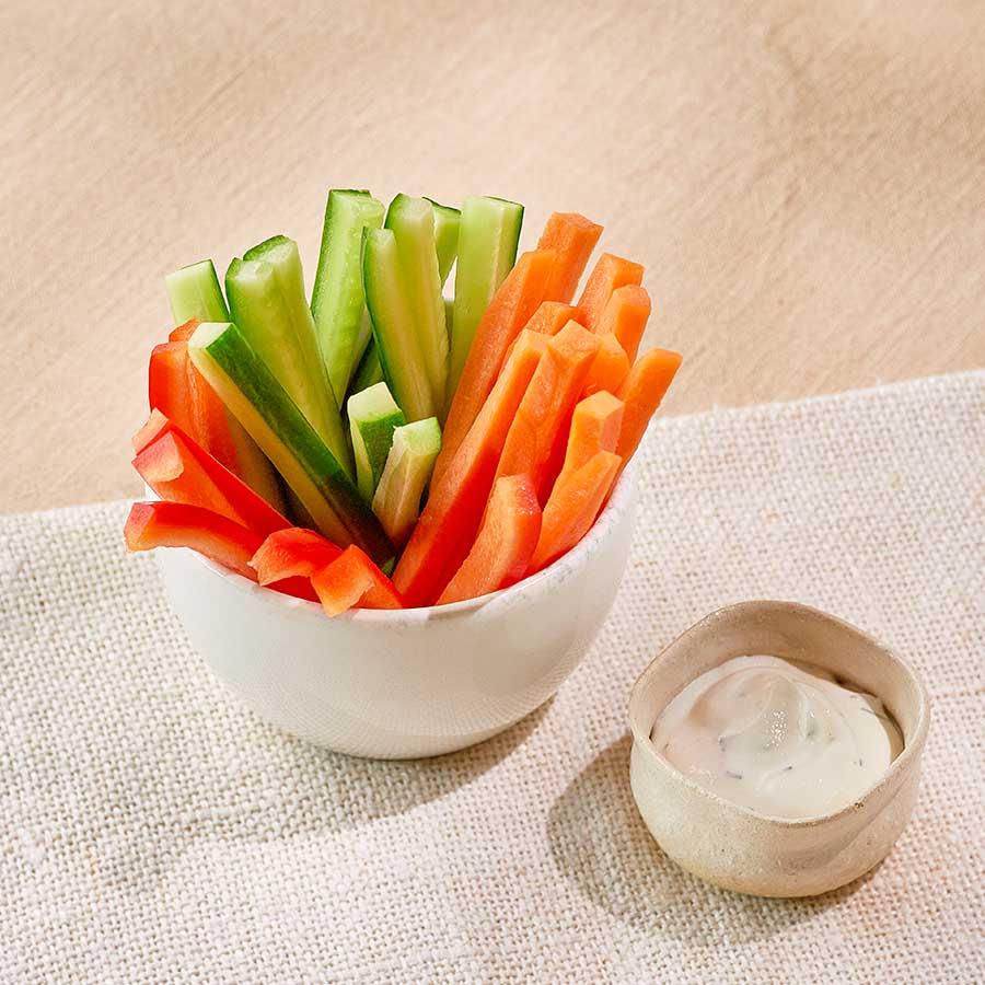 Овощная соломка с сырным соусом