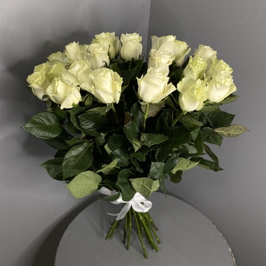 Элитные белые розы - 25 шт