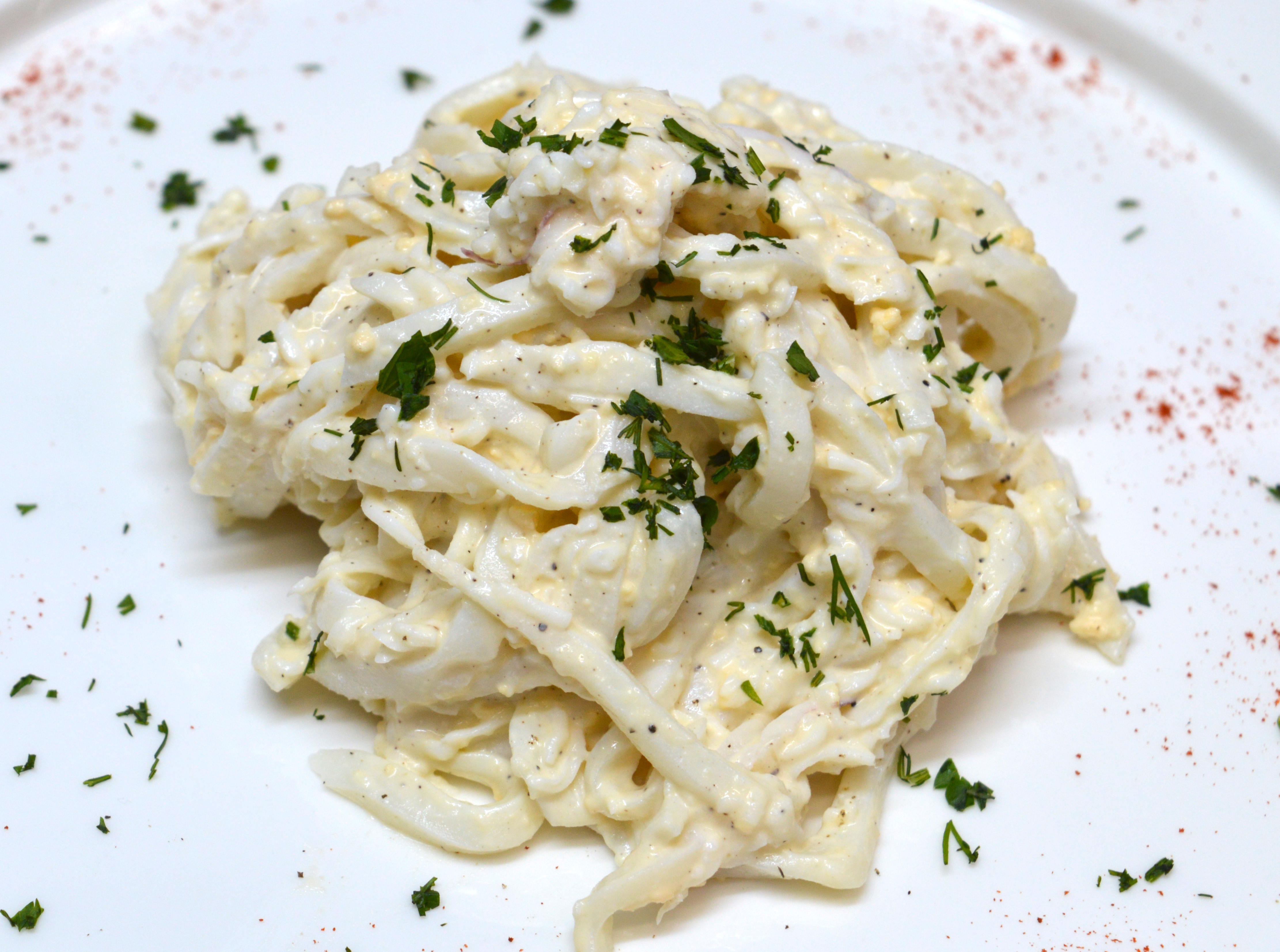 Салат с кальмаром