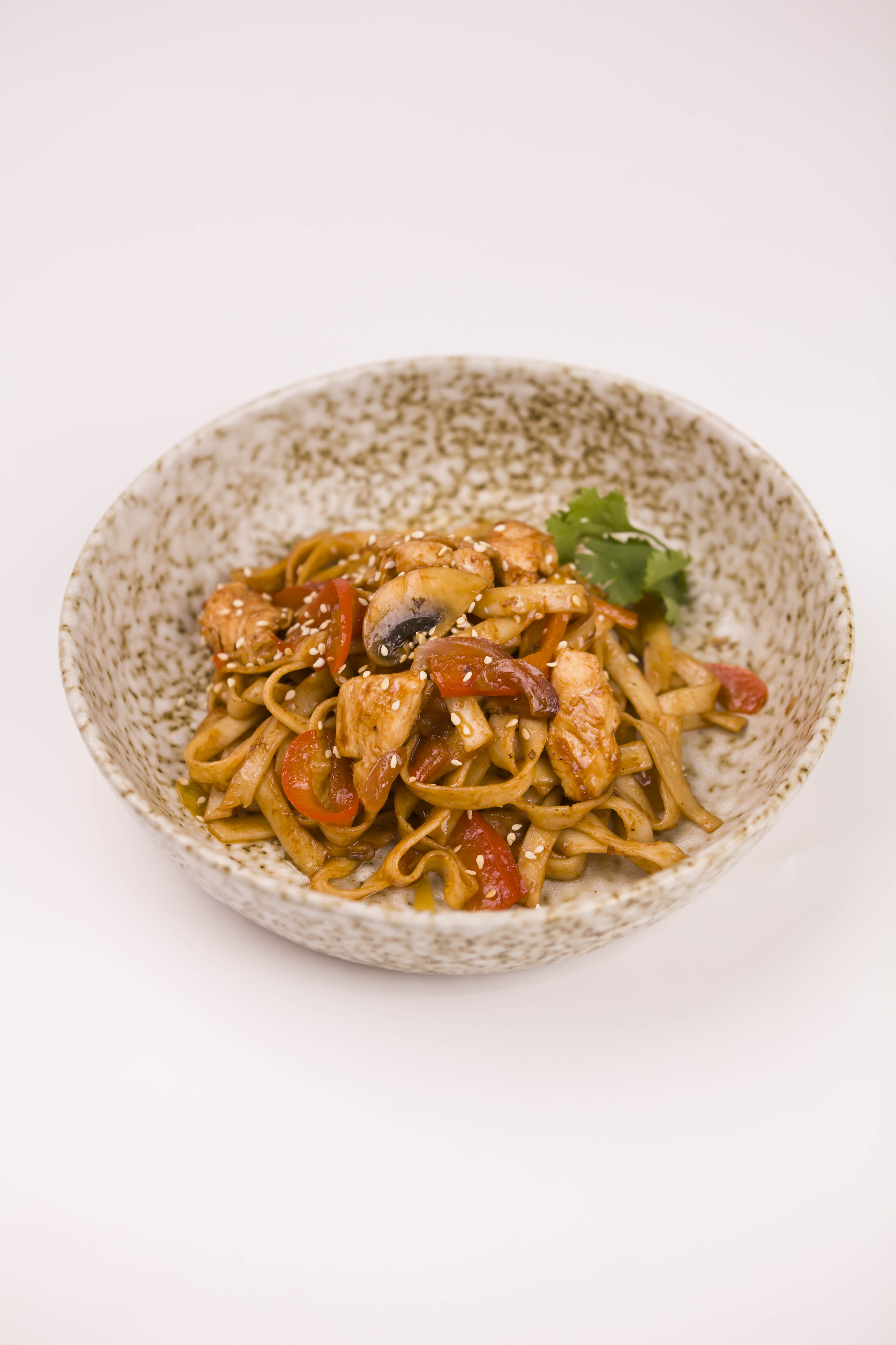 Вок лапша удон с курицей в соусе терияки