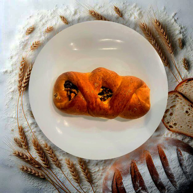 Булочка с шоколадом и орехом