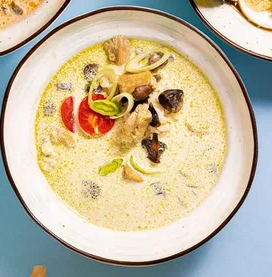 Том Кха с курицей