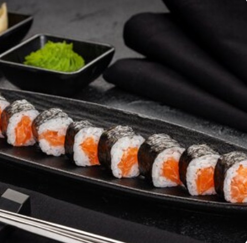 Маки с лососем