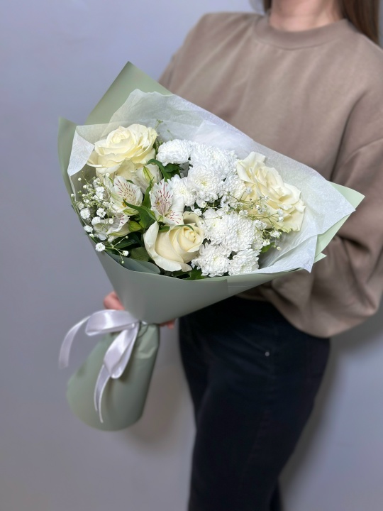 Букет с белыми розами «Прекрасное начало»