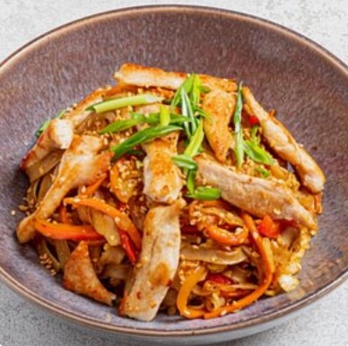 Wok Курица с лапшой и тайским соусом