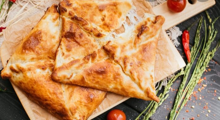 Хачапури с ветчиной и сыром