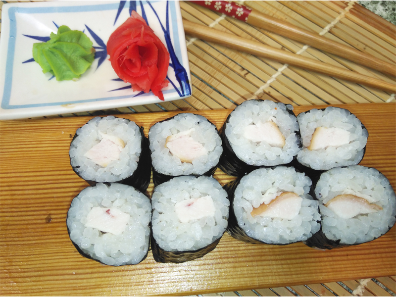 Классический ролл с копченой грудкой