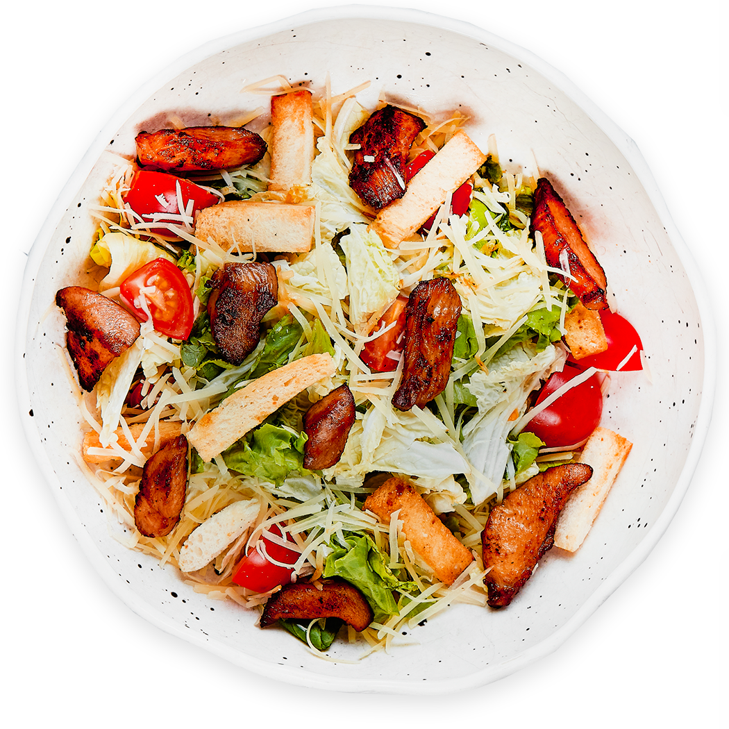 Цезарь с куриным филе, черри, крутонами и пармезаном