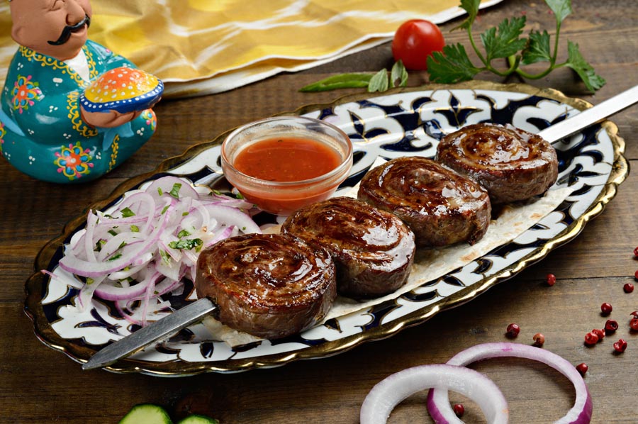 Шашлык, рулет.