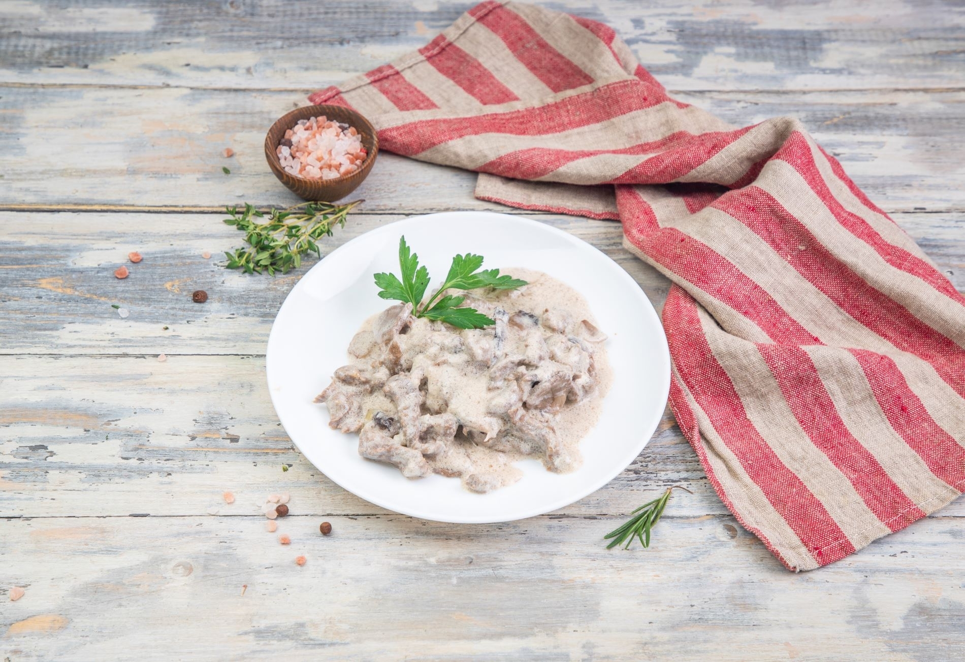 Бефстроганов из куриного филе