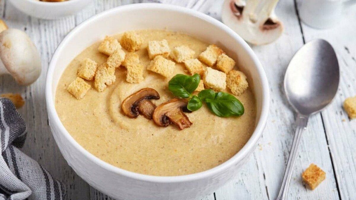 Суп-пюре с грибами на мясном бульоне
