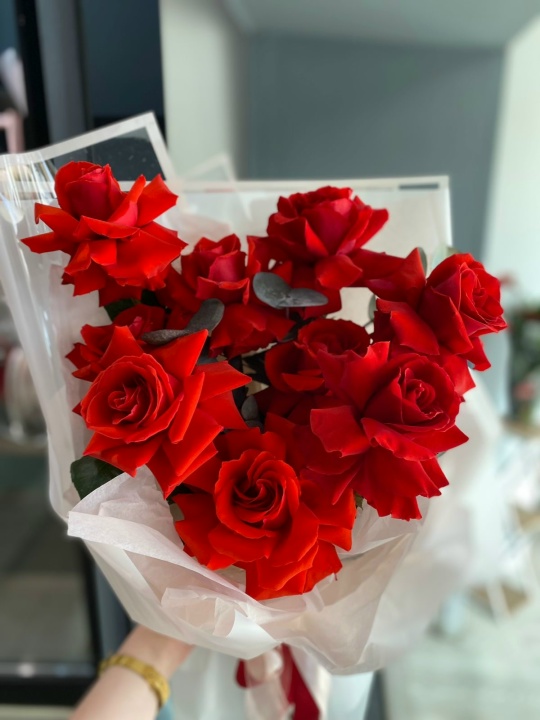 Яркие французские розы