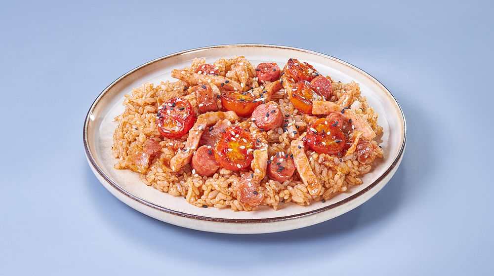 Рис с мясом барбекю и беконом