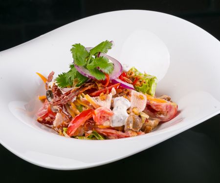 Салат с копченым куриным филе