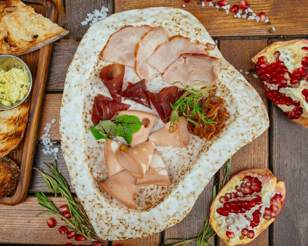 Мясные деликатесы