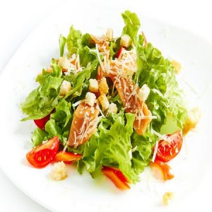 Салат Цезарь с семгой