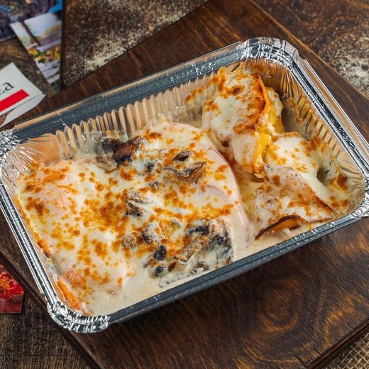 Сковородка со слабосоленым лососем