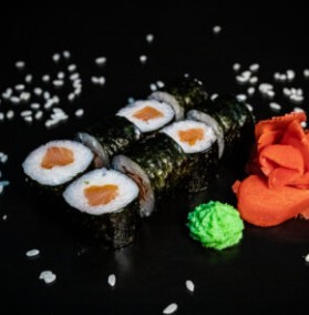 Маки с копчённым лососем