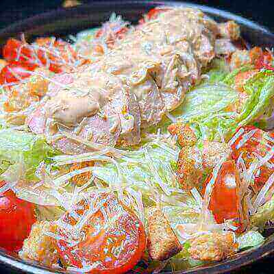 Салат Цезарь с курицей