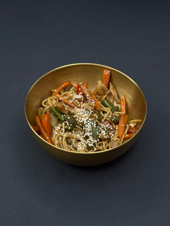 Яичная лапша с курицей в терияки