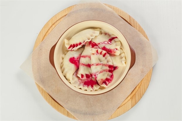 Сладкие вареники с вишней