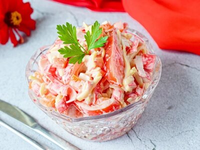 Крабовый с помидорами перцем
