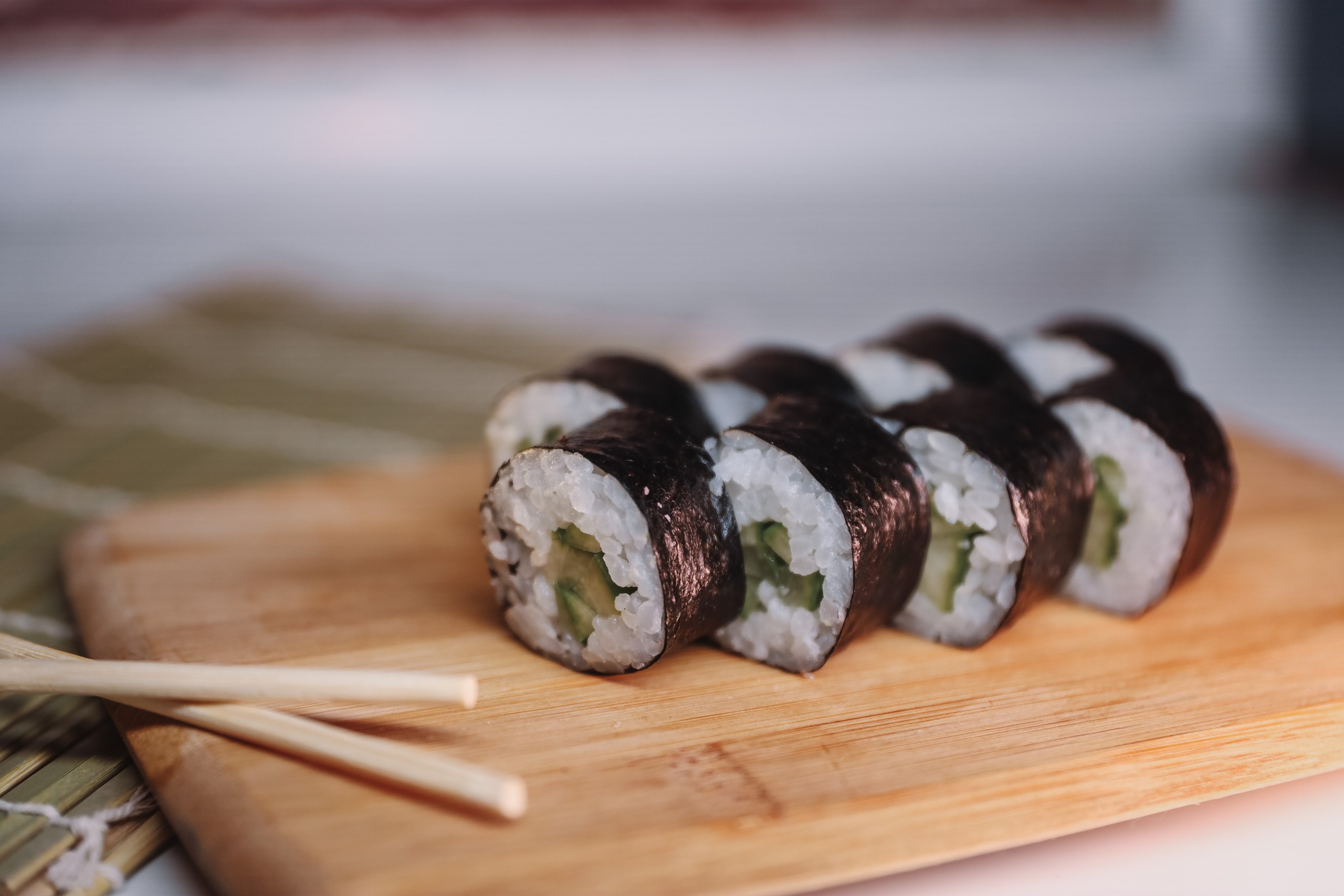 Хосомаки огурец