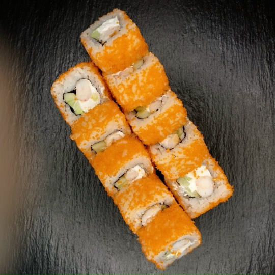 Ролл Калифорния с тигровой креветкой
