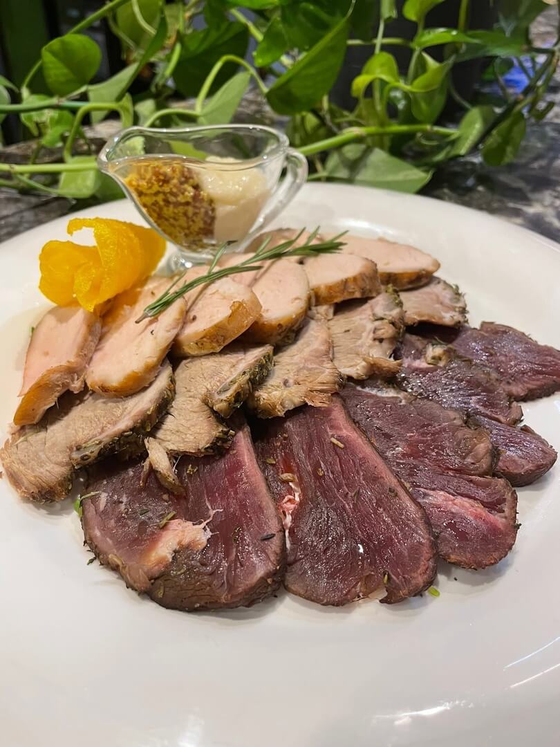 Нарезка домашнего мяса