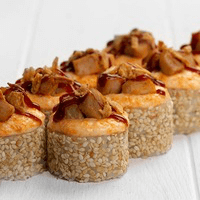 Запеченный ролл с курицей