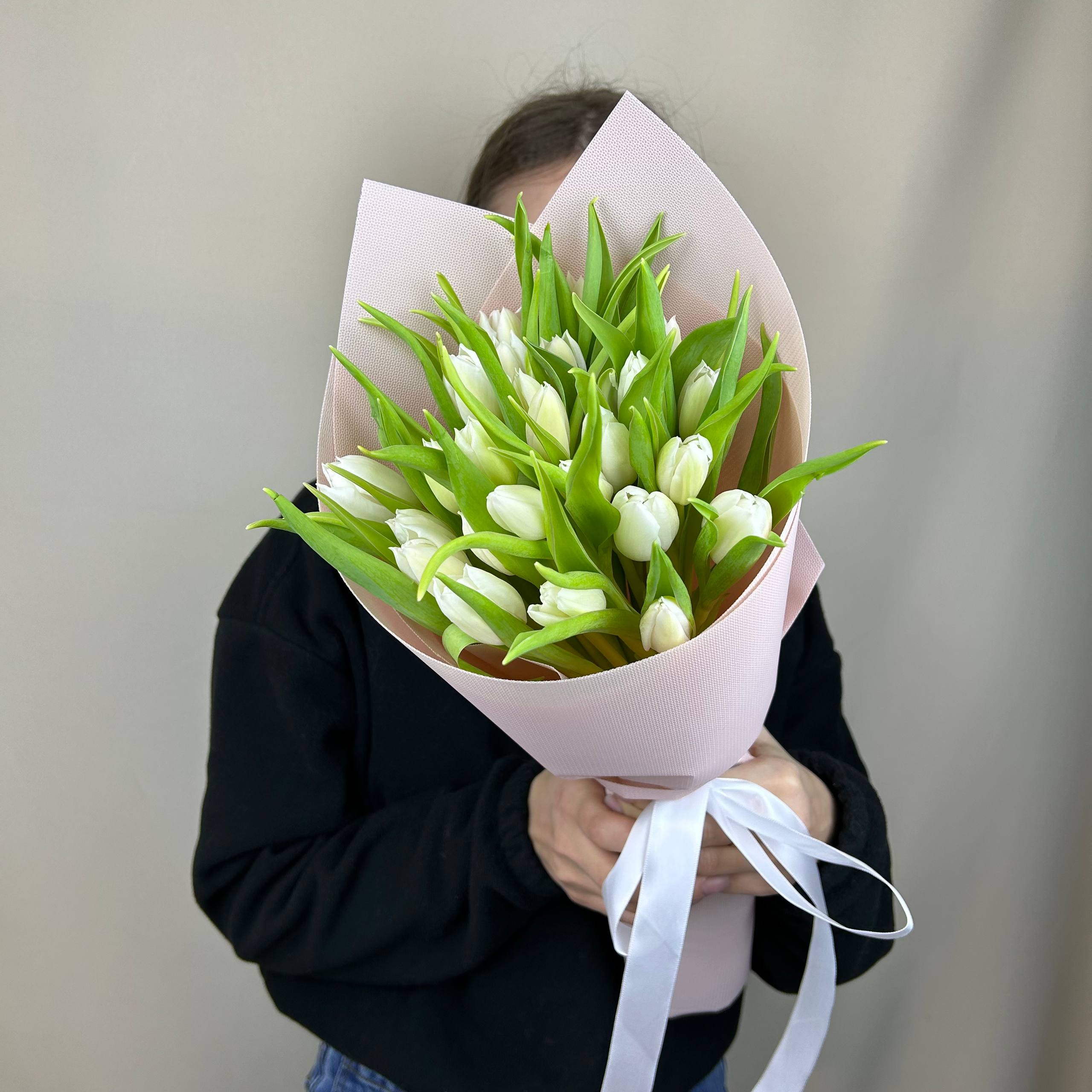 Букет из 25 белых тюльпанов