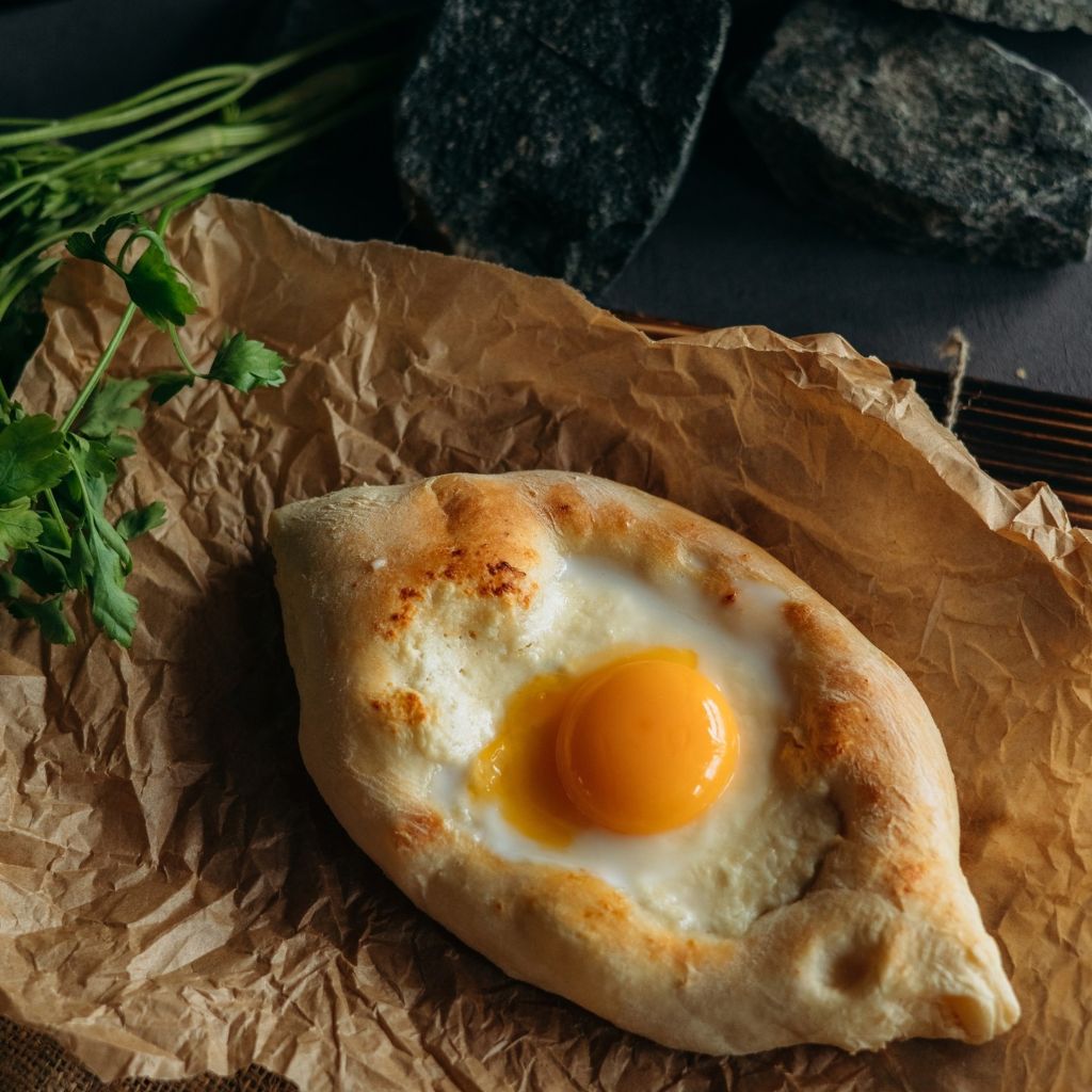 Хачапури по-аджарски.