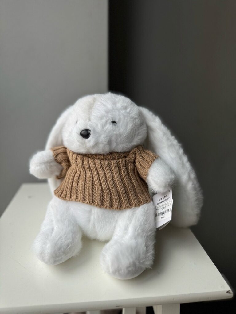 Игрушка пухлый заяц в свитере 4628-22