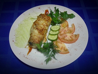 Рулет куриный с грибами и сыром