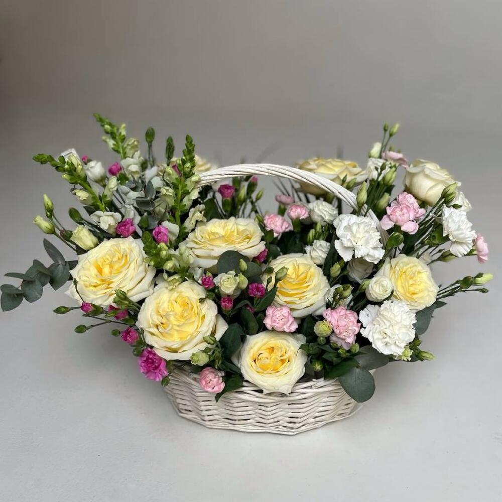 Корзина с цветами микс
