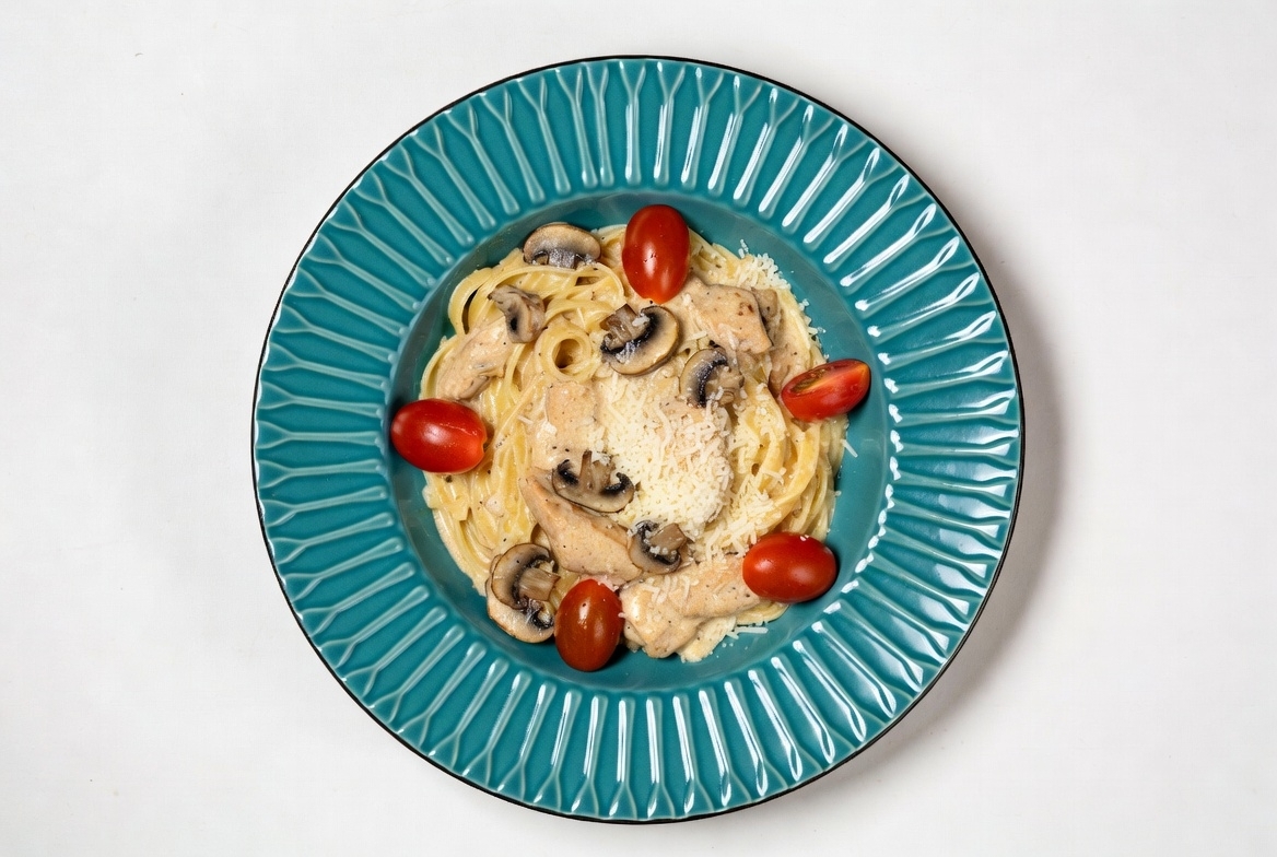 Паста с курицей и грибами