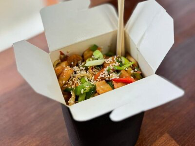 Лапша удон пшеничная с курицей и овощами