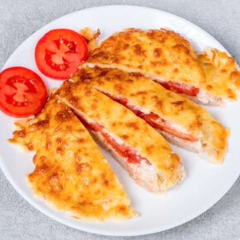 Курица запеченная с помидорами