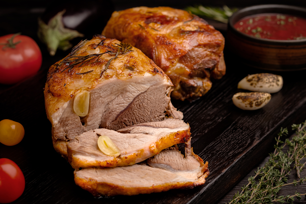 Окорок свиной запеченный