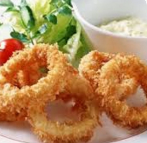 Кальмары в сухарях с соусом