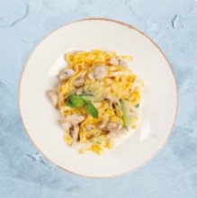 Паста с курицей и грибами